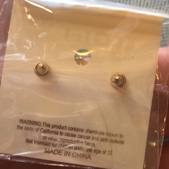 #110 Sparkly Gold and Stone Flower Earrings - Picture 3 of 11